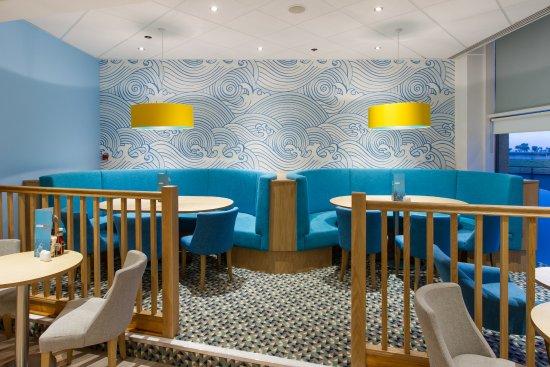 Aqua Lounge